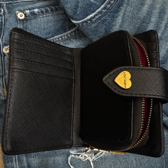 Betsy Johnson Skull Embossed Bifold Wallet - Picture 3 of 12